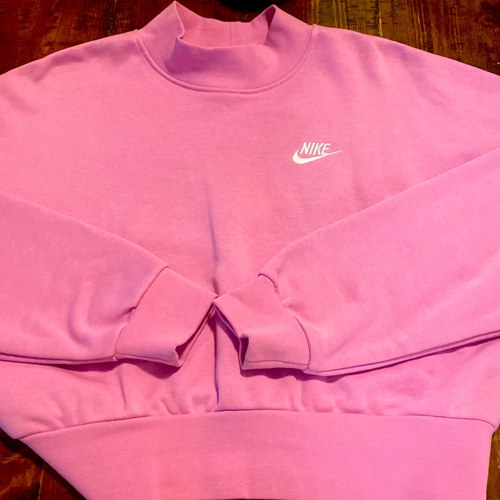 NWOT. Nike womens crew neck.